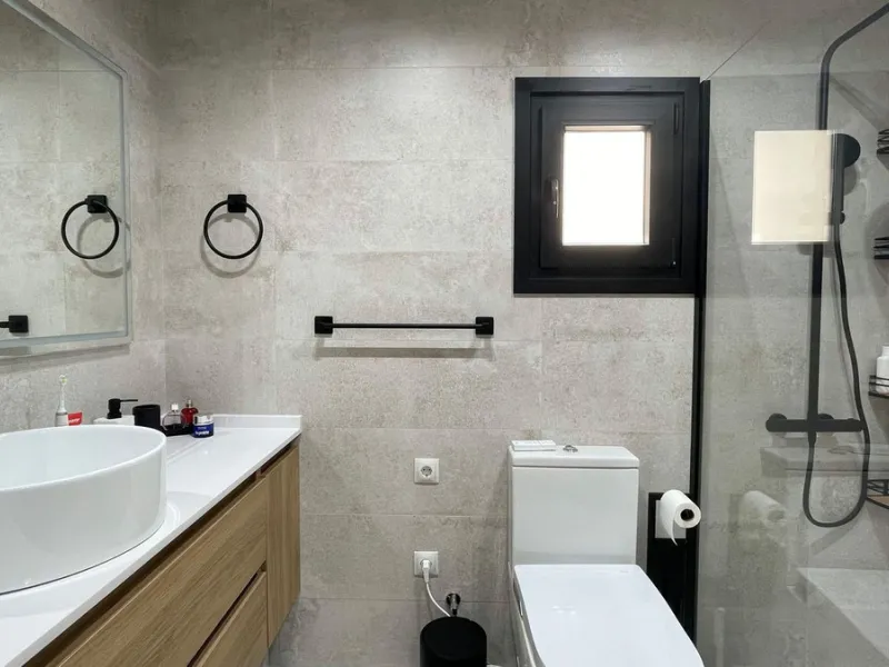 A lovely and completly refurbished  2 bedrooms apartment in the heart of Puerto Banus Muelle Ribera.