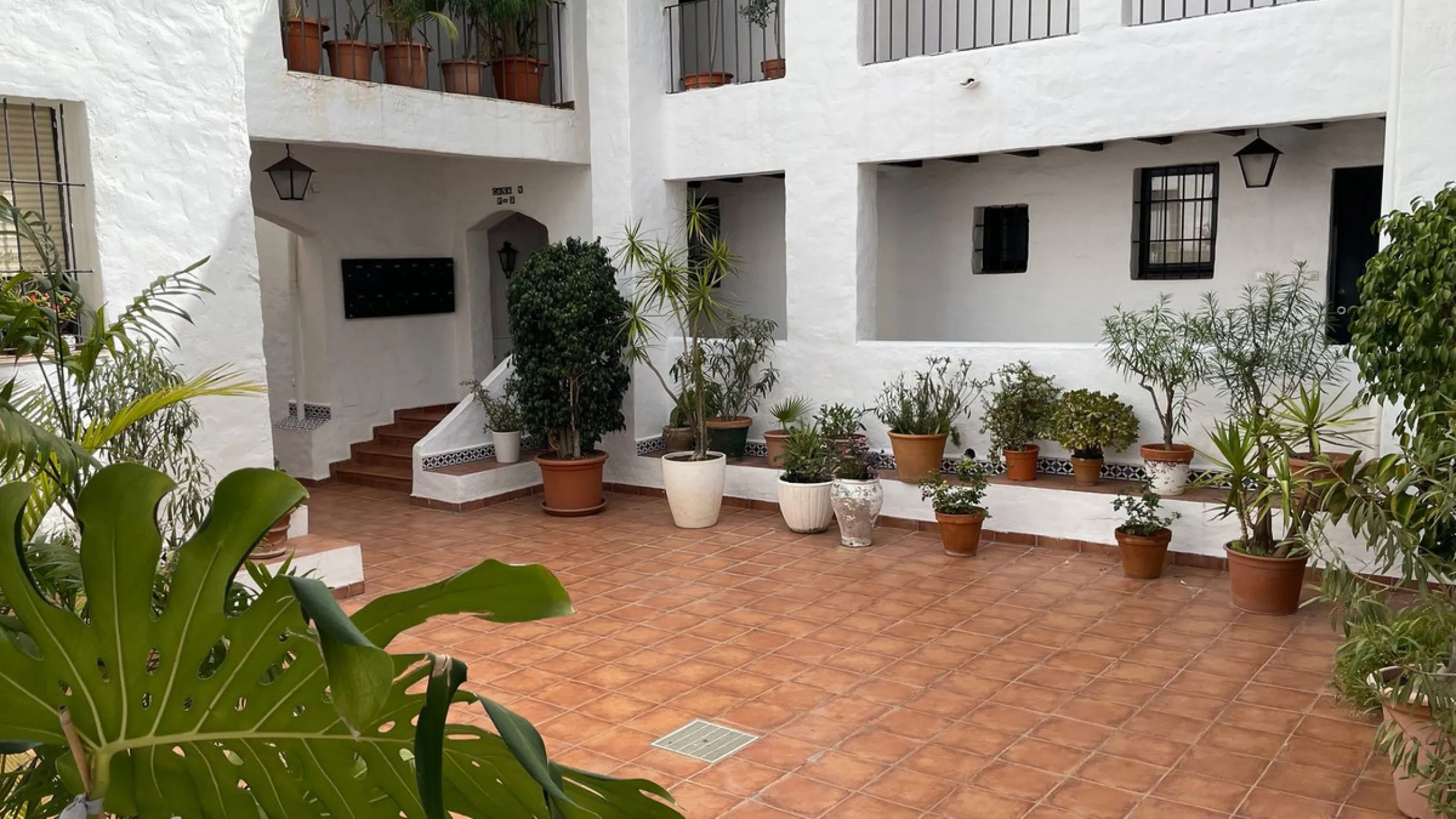 A lovely and completly refurbished  2 bedrooms apartment in the heart of Puerto Banus Muelle Ribera.