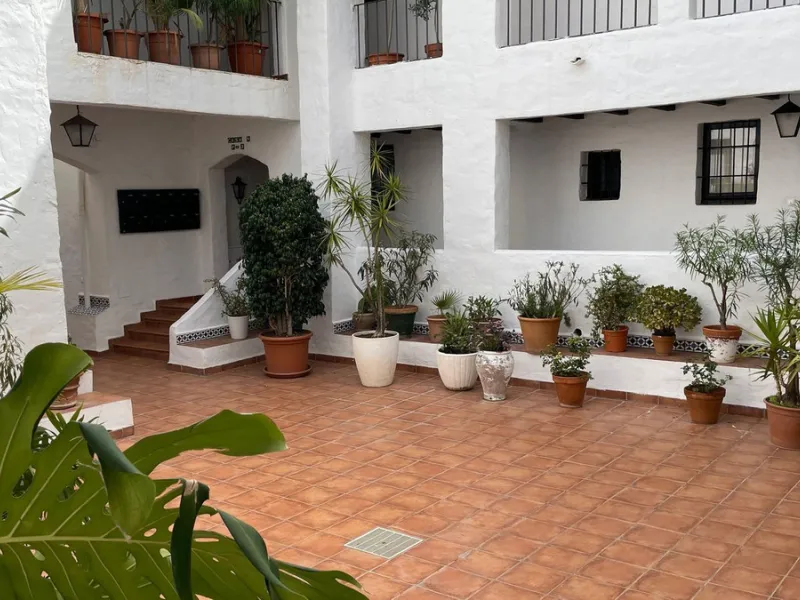 A lovely and completly refurbished  2 bedrooms apartment in the heart of Puerto Banus Muelle Ribera.