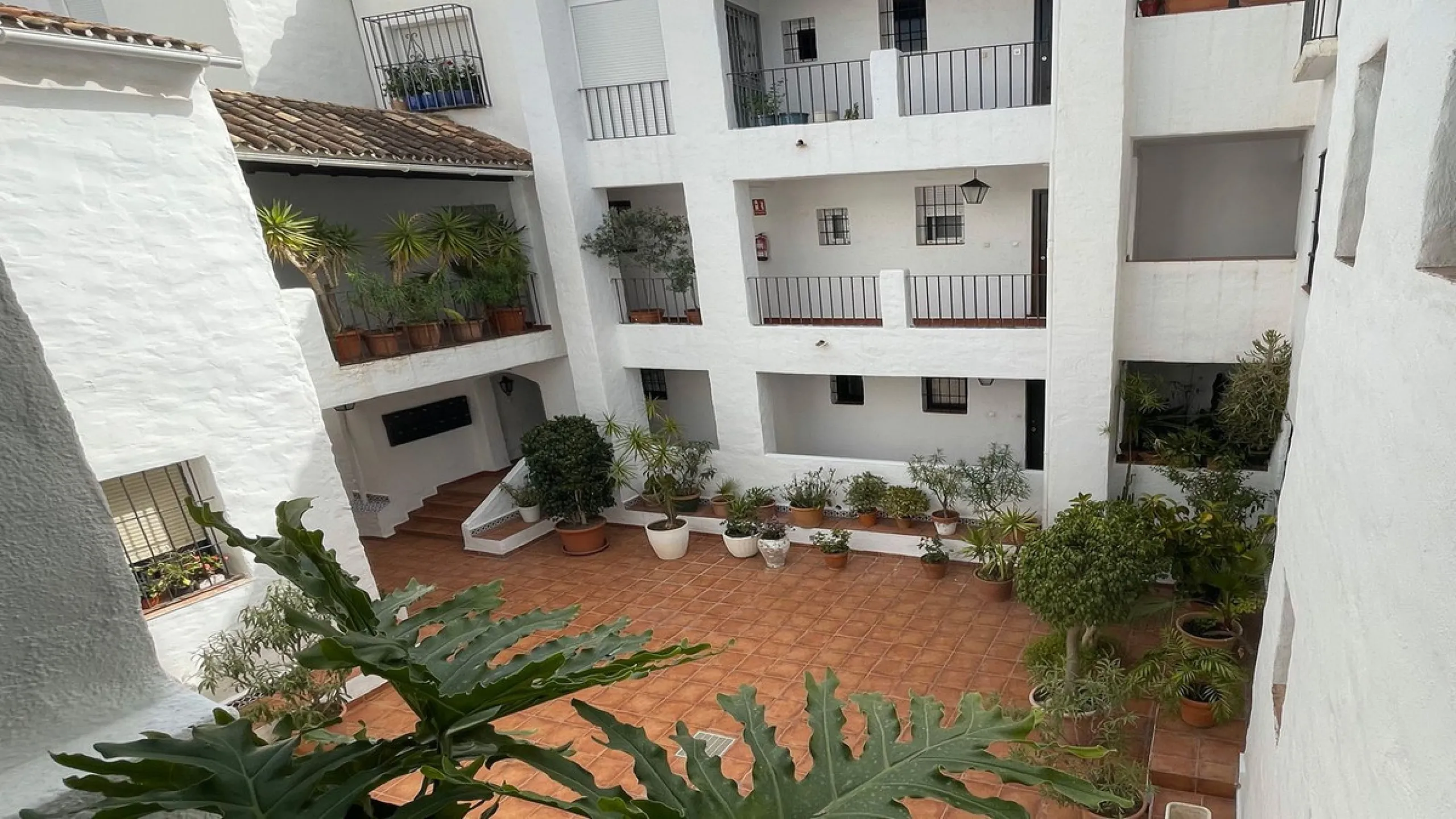 A lovely and completly refurbished  2 bedrooms apartment in the heart of Puerto Banus Muelle Ribera.