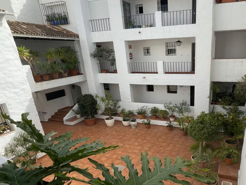 A lovely and completly refurbished  2 bedrooms apartment in the heart of Puerto Banus Muelle Ribera.