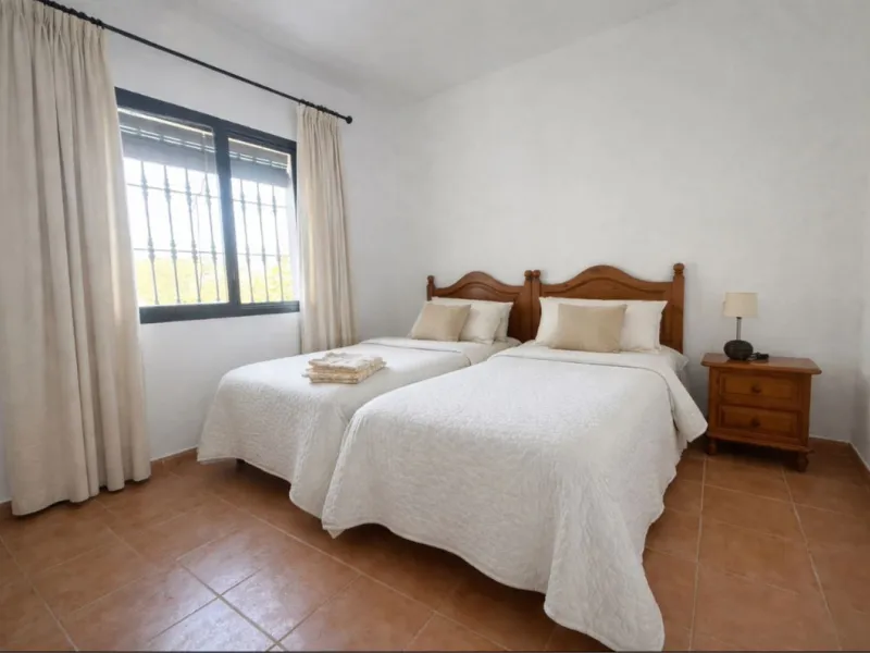 Rustic finca located in the municipality of Istán, set on a 2,028 m² plot. The property features a legally registered house of 70 m², along with a 21 m² porch and a private swimming pool and easy access.