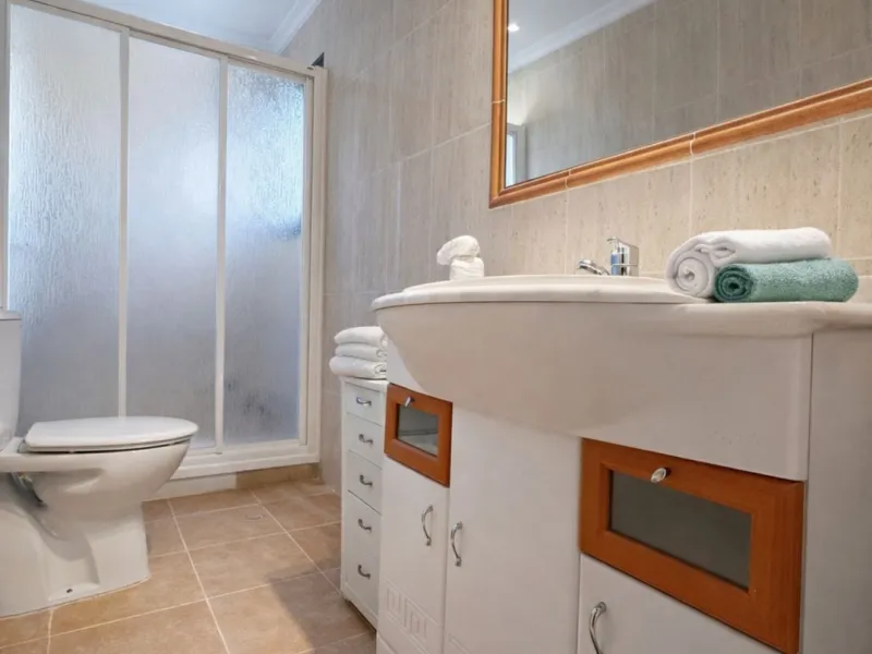 Rustic finca located in the municipality of Istán, set on a 2,028 m² plot. The property features a legally registered house of 70 m², along with a 21 m² porch and a private swimming pool and easy access.