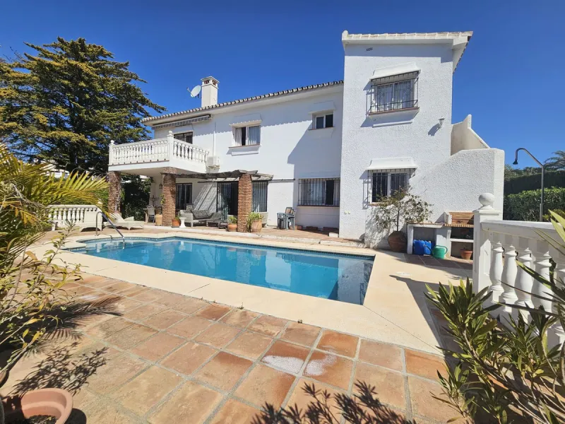 Detached Villa 500m from the Beach: Sun, Privacy and Comfort in Riviera del Sol