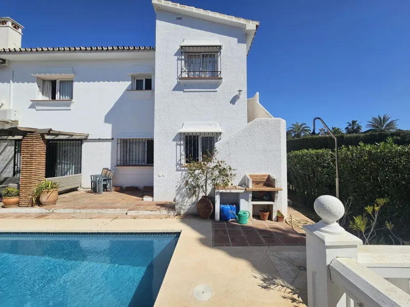 Detached Villa 500m from the Beach: Sun, Privacy and Comfort in Riviera del Sol