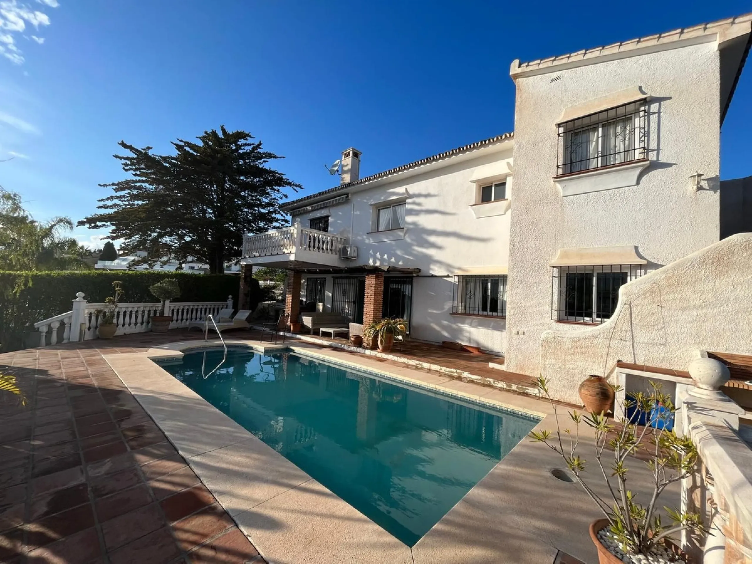 Detached Villa 500m from the Beach: Sun, Privacy and Comfort in Riviera del Sol