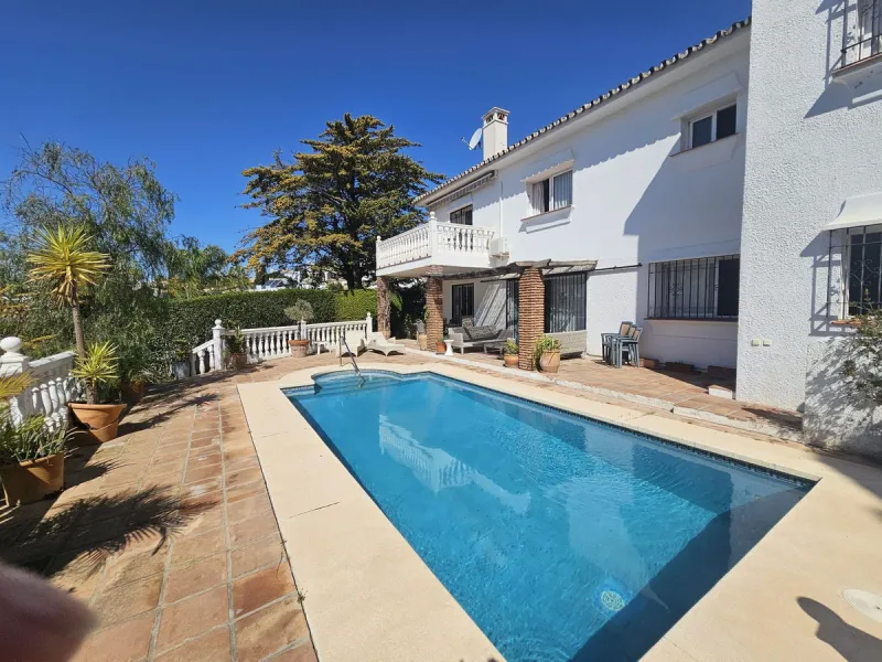 Detached Villa 500m from the Beach: Sun, Privacy and Comfort in Riviera del Sol