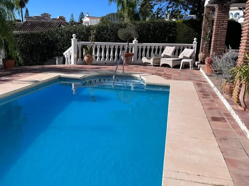 Detached Villa 500m from the Beach: Sun, Privacy and Comfort in Riviera del Sol