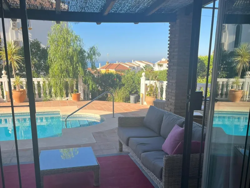 Detached Villa 500m from the Beach: Sun, Privacy and Comfort in Riviera del Sol