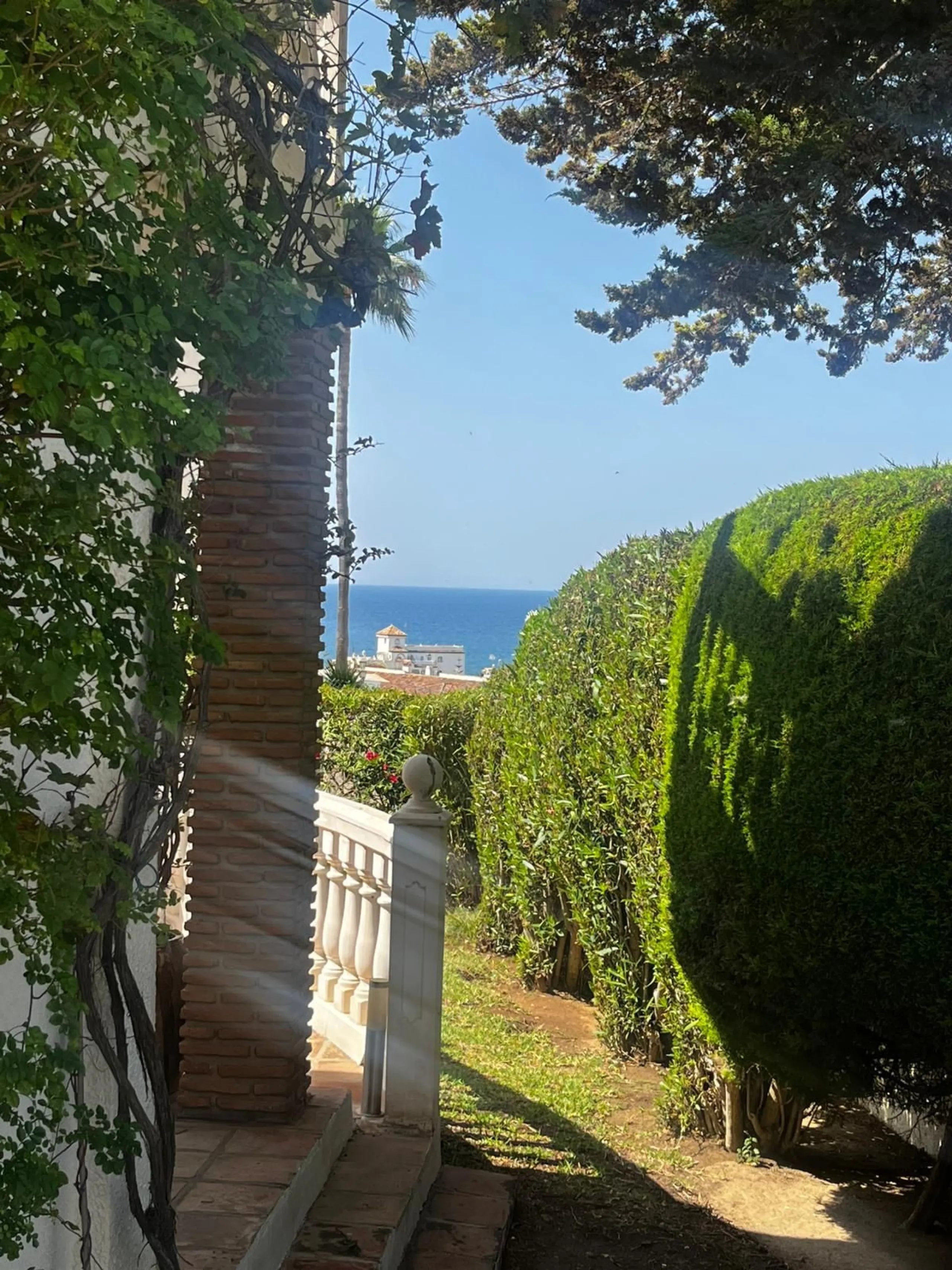 Detached Villa 500m from the Beach: Sun, Privacy and Comfort in Riviera del Sol