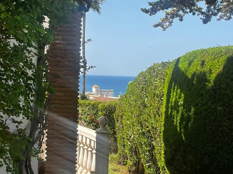 Detached Villa 500m from the Beach: Sun, Privacy and Comfort in Riviera del Sol