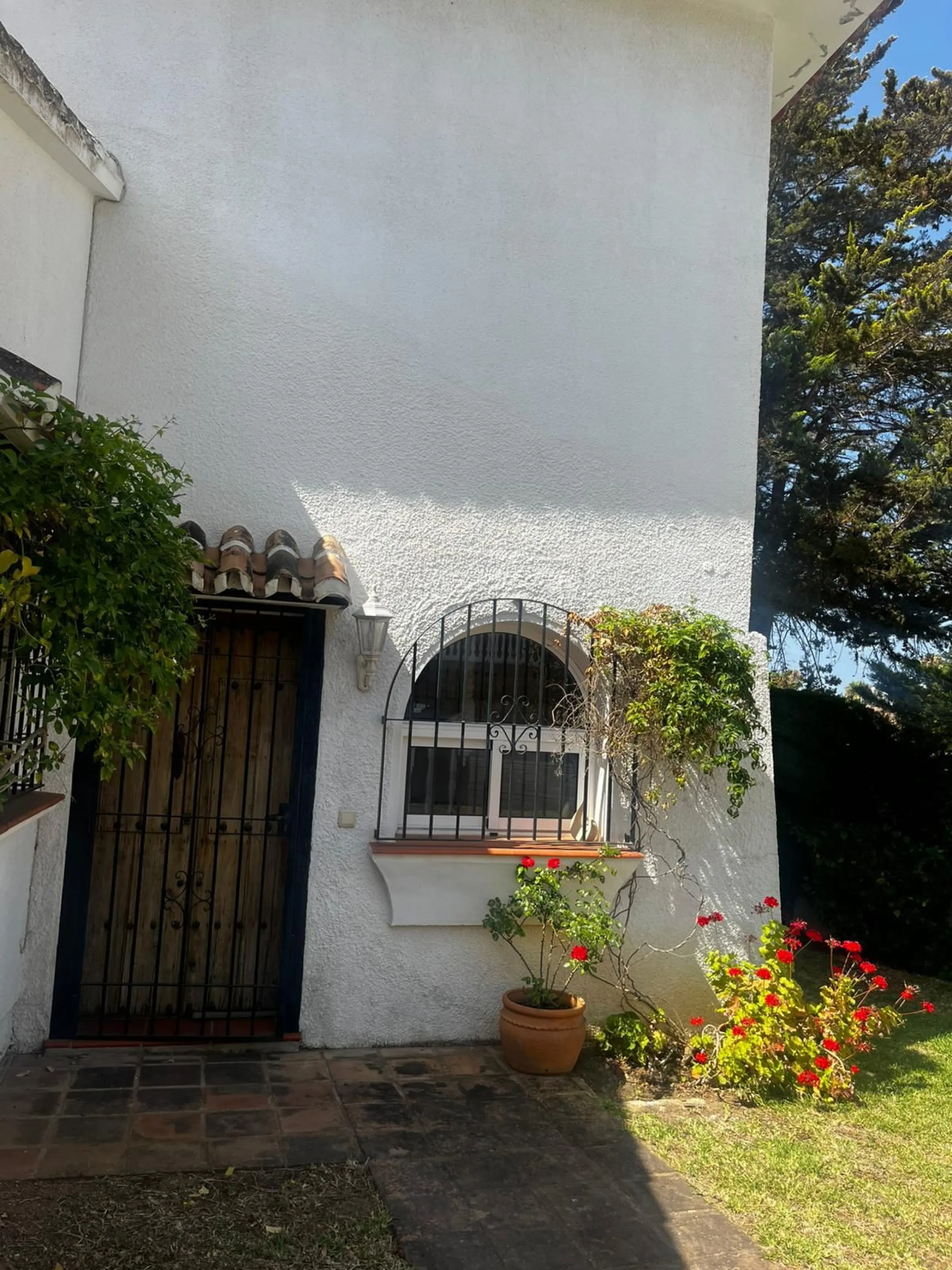 Detached Villa 500m from the Beach: Sun, Privacy and Comfort in Riviera del Sol
