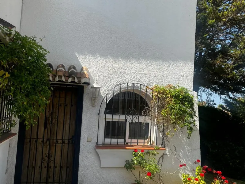 Detached Villa 500m from the Beach: Sun, Privacy and Comfort in Riviera del Sol