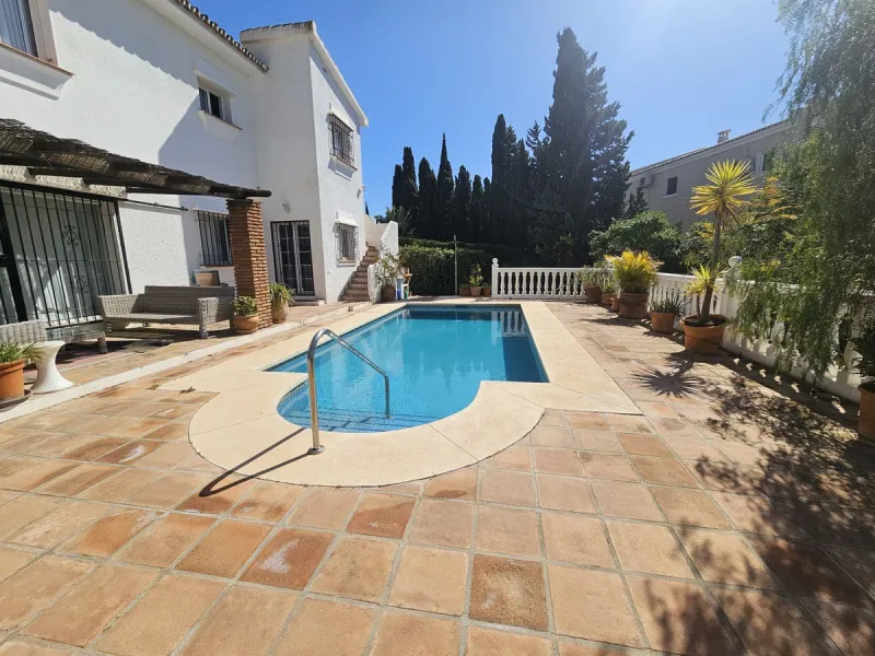 Detached Villa 500m from the Beach: Sun, Privacy and Comfort in Riviera del Sol