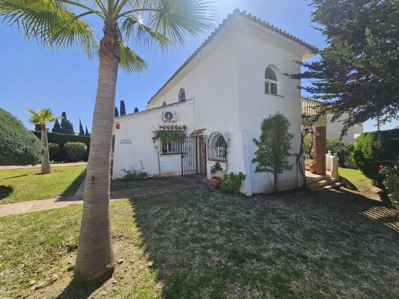Detached Villa 500m from the Beach: Sun, Privacy and Comfort in Riviera del Sol
