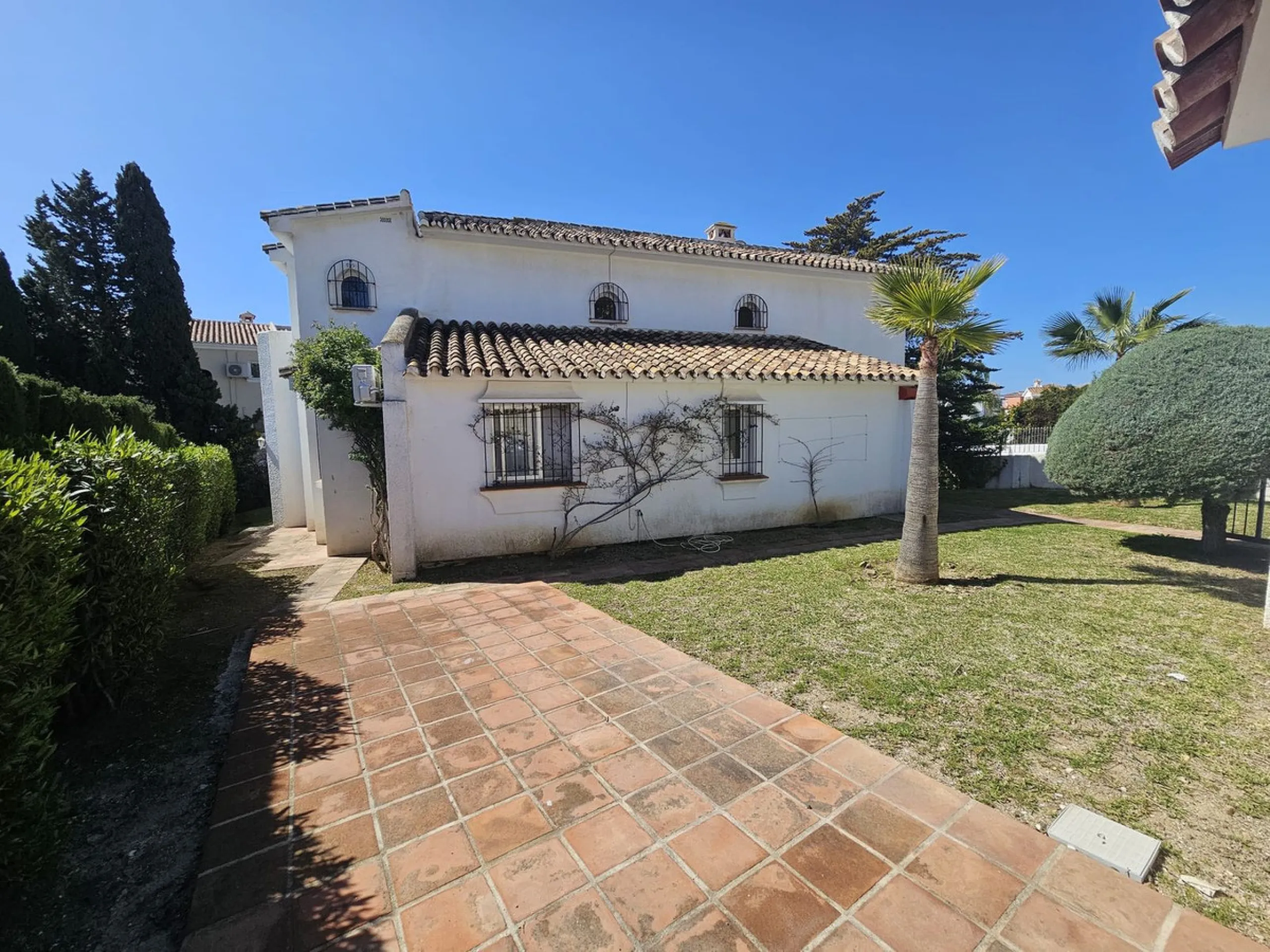 Detached Villa 500m from the Beach: Sun, Privacy and Comfort in Riviera del Sol