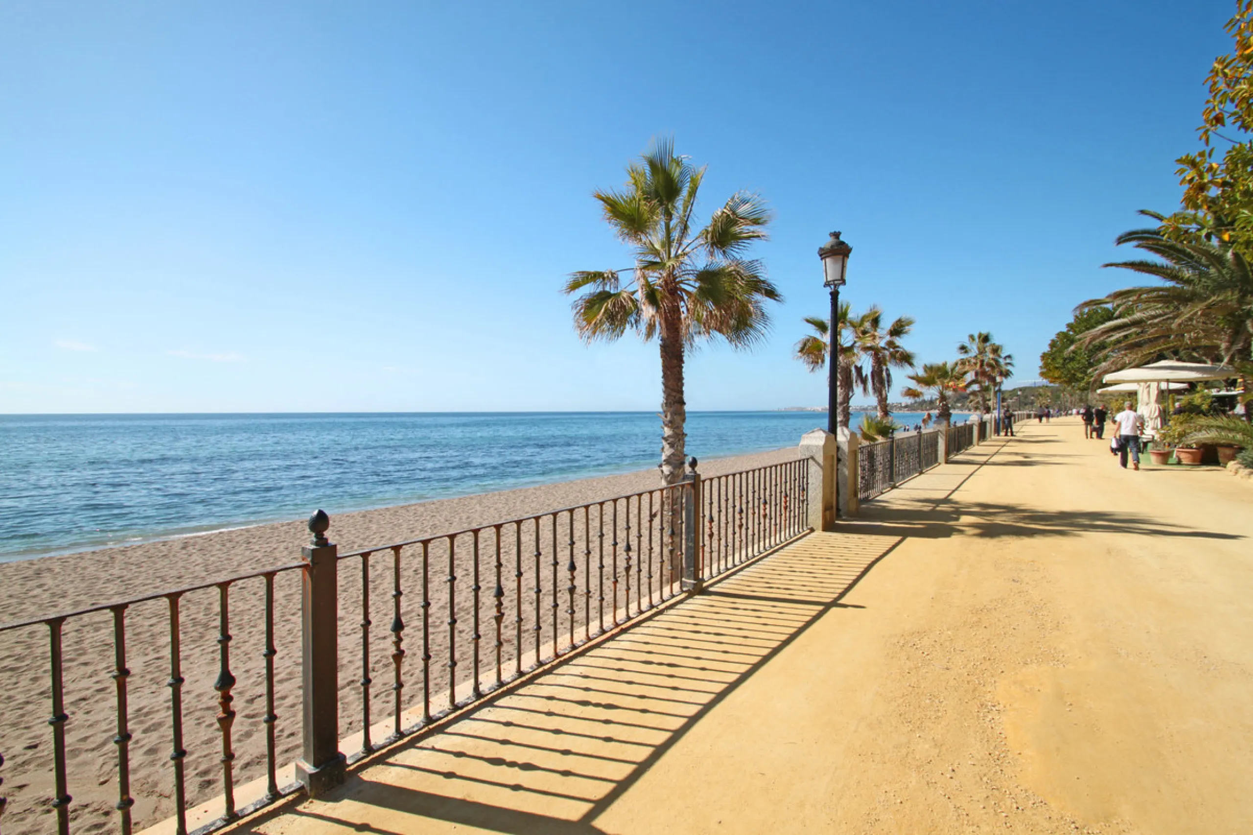 Fantastic opportunity on one of the few remaining self-contained plots available in Marbella, in a unique location close to La Concha Mountain and just a short drive to the beach and local amenities. This outstanding project is a one-storey villa plus bas