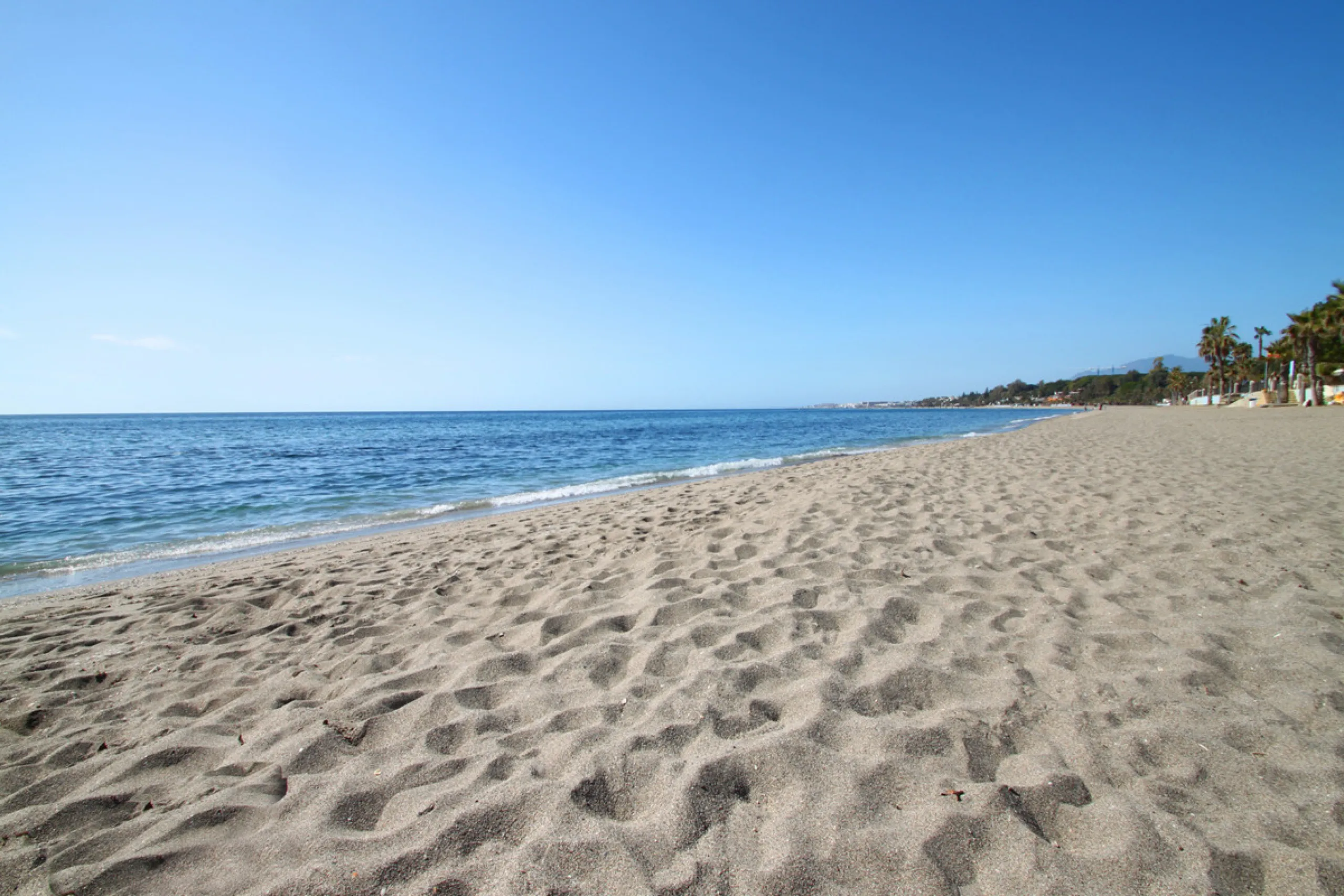Fantastic opportunity on one of the few remaining self-contained plots available in Marbella, in a unique location close to La Concha Mountain and just a short drive to the beach and local amenities. This outstanding project is a one-storey villa plus bas