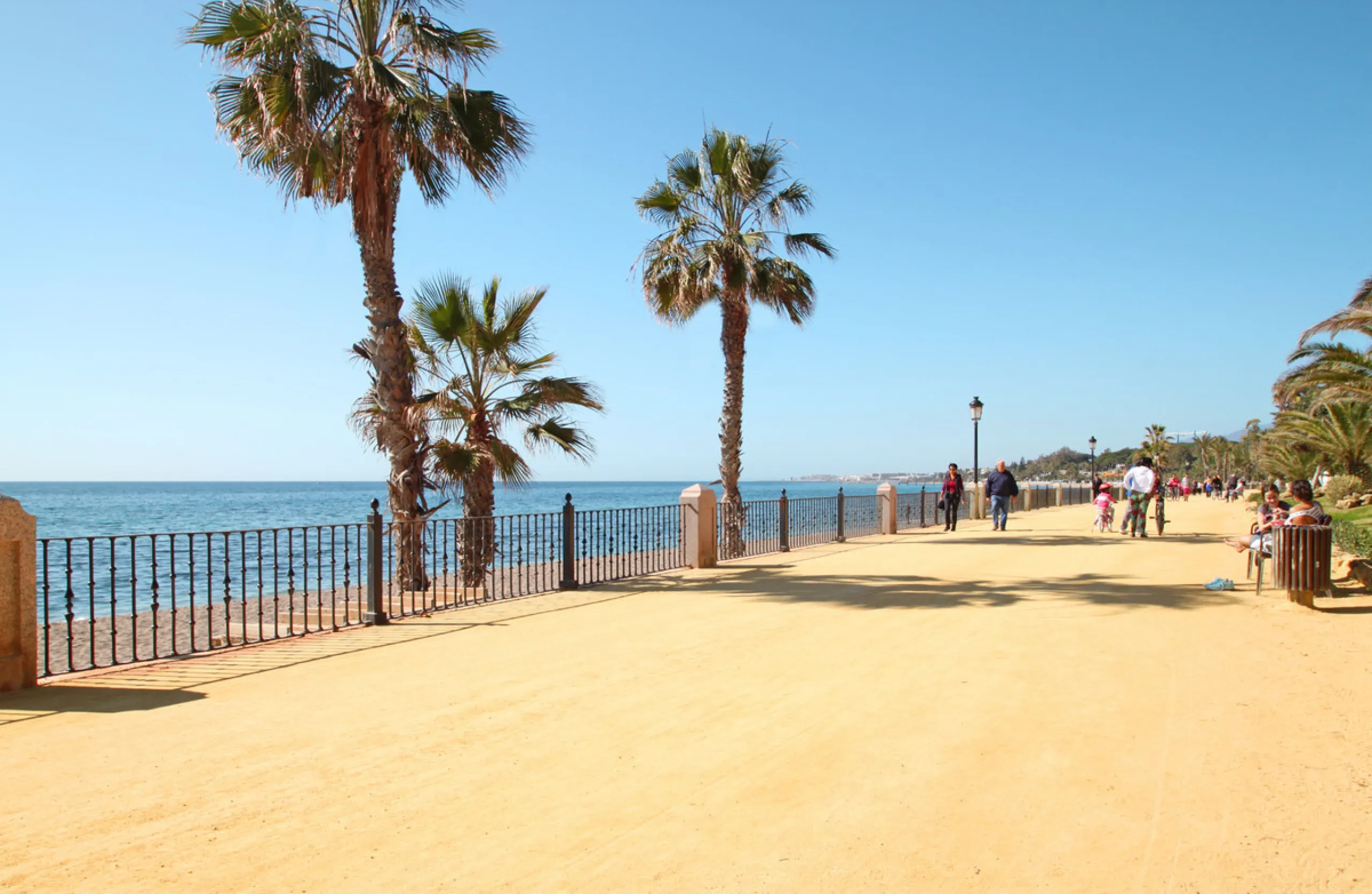 Fantastic opportunity on one of the few remaining self-contained plots available in Marbella, in a unique location close to La Concha Mountain and just a short drive to the beach and local amenities. This outstanding project is a one-storey villa plus bas