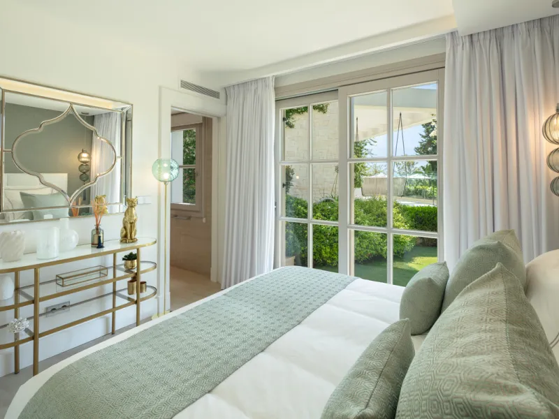 Beautiful villa located in a private oasis in the luxurious Aloha area of Marbella's Golf Valley. This magnificent property sits in a prestigious gated community and boasts an enviable front-line position overlooking Aloha Golf Course. The villa comprises
