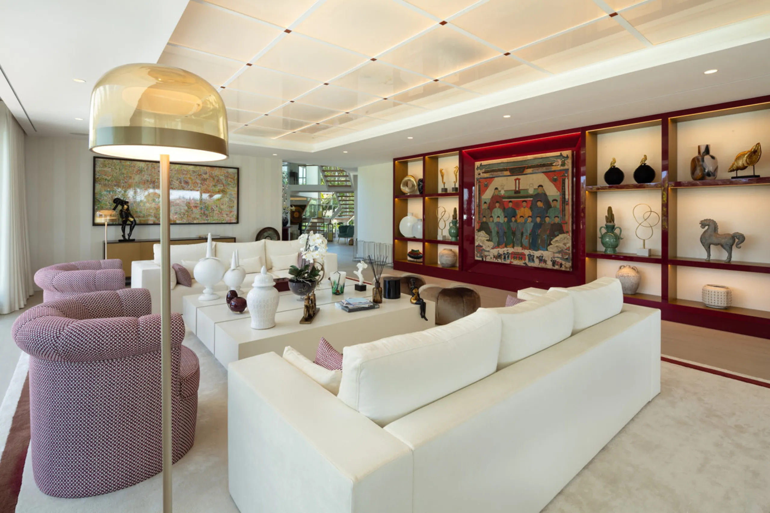 Beautiful villa located in a private oasis in the luxurious Aloha area of Marbella's Golf Valley. This magnificent property sits in a prestigious gated community and boasts an enviable front-line position overlooking Aloha Golf Course. The villa comprises