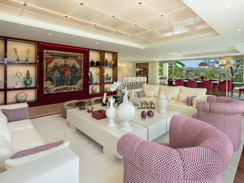 Beautiful villa located in a private oasis in the luxurious Aloha area of Marbella's Golf Valley. This magnificent property sits in a prestigious gated community and boasts an enviable front-line position overlooking Aloha Golf Course. The villa comprises