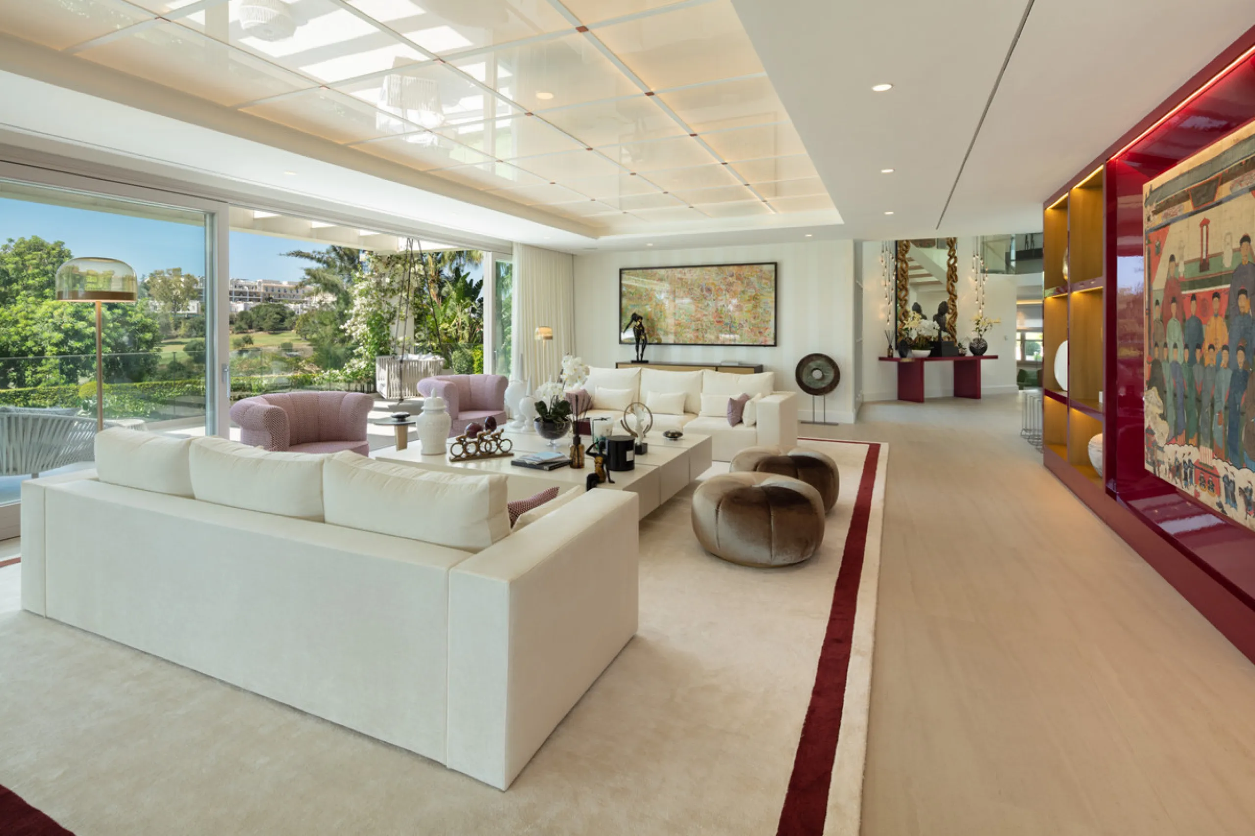 Beautiful villa located in a private oasis in the luxurious Aloha area of Marbella's Golf Valley. This magnificent property sits in a prestigious gated community and boasts an enviable front-line position overlooking Aloha Golf Course. The villa comprises