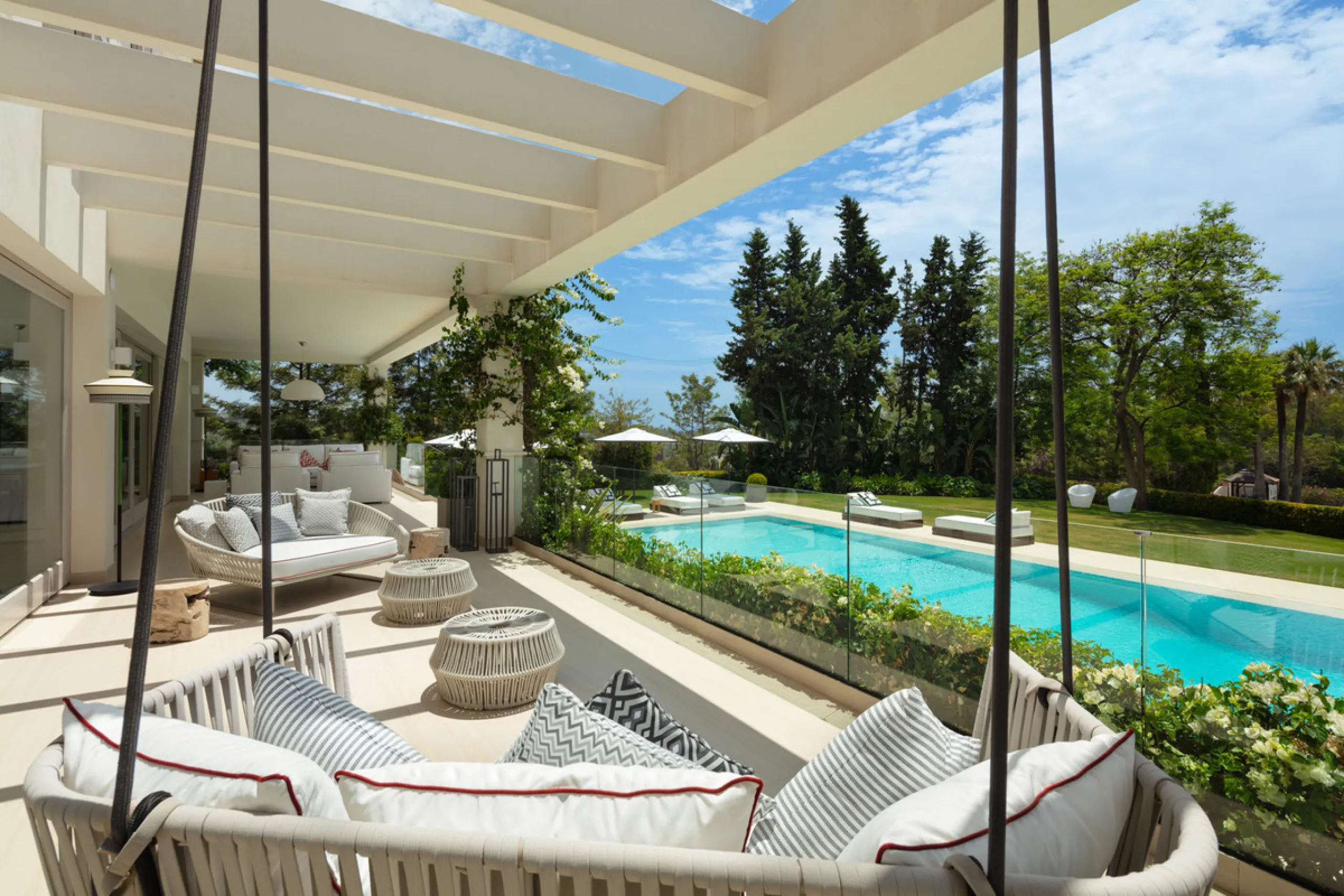 Beautiful villa located in a private oasis in the luxurious Aloha area of Marbella's Golf Valley. This magnificent property sits in a prestigious gated community and boasts an enviable front-line position overlooking Aloha Golf Course. The villa comprises