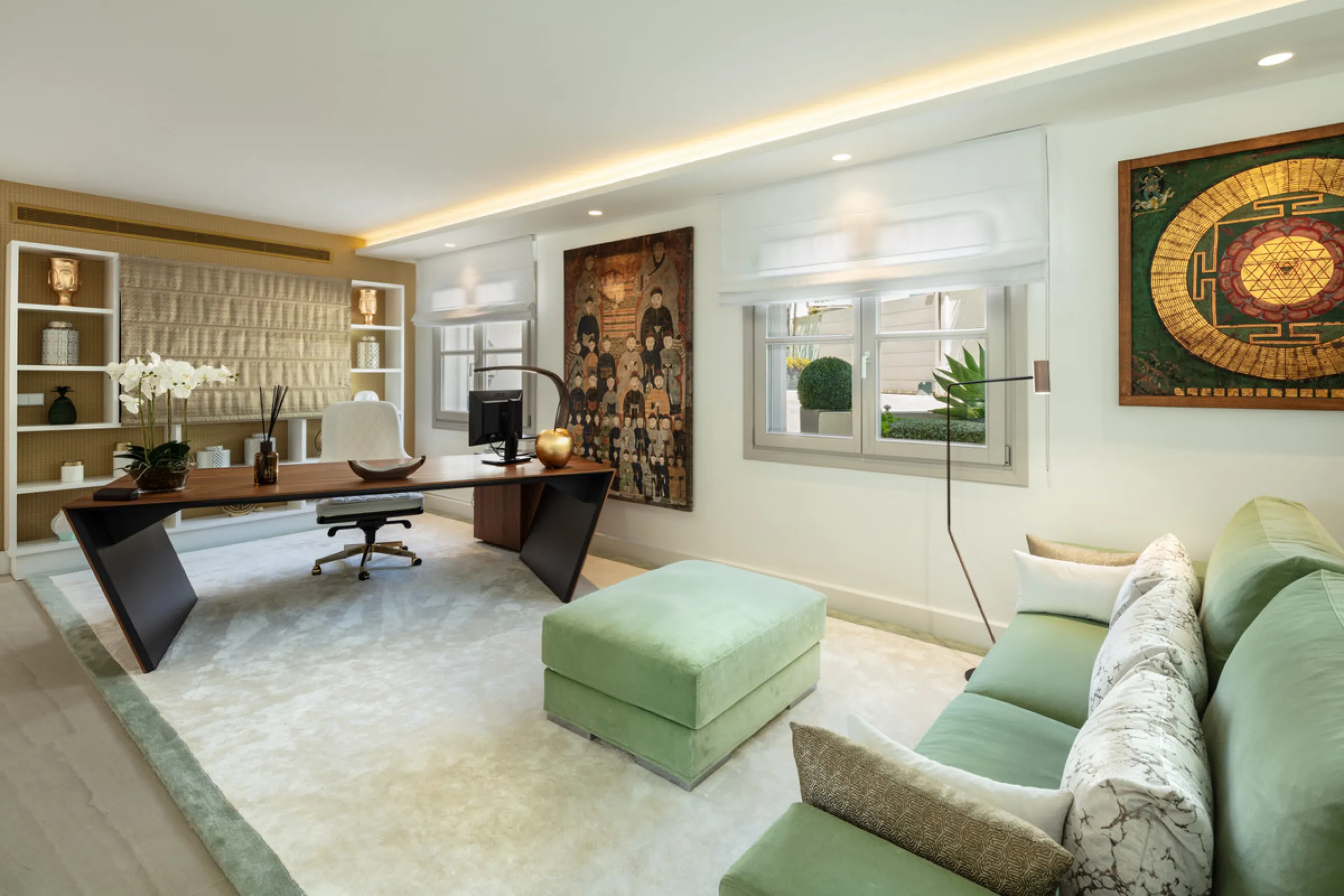 Beautiful villa located in a private oasis in the luxurious Aloha area of Marbella's Golf Valley. This magnificent property sits in a prestigious gated community and boasts an enviable front-line position overlooking Aloha Golf Course. The villa comprises