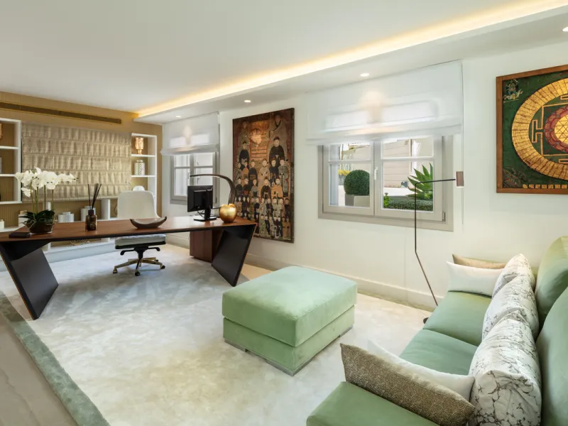 Beautiful villa located in a private oasis in the luxurious Aloha area of Marbella's Golf Valley. This magnificent property sits in a prestigious gated community and boasts an enviable front-line position overlooking Aloha Golf Course. The villa comprises