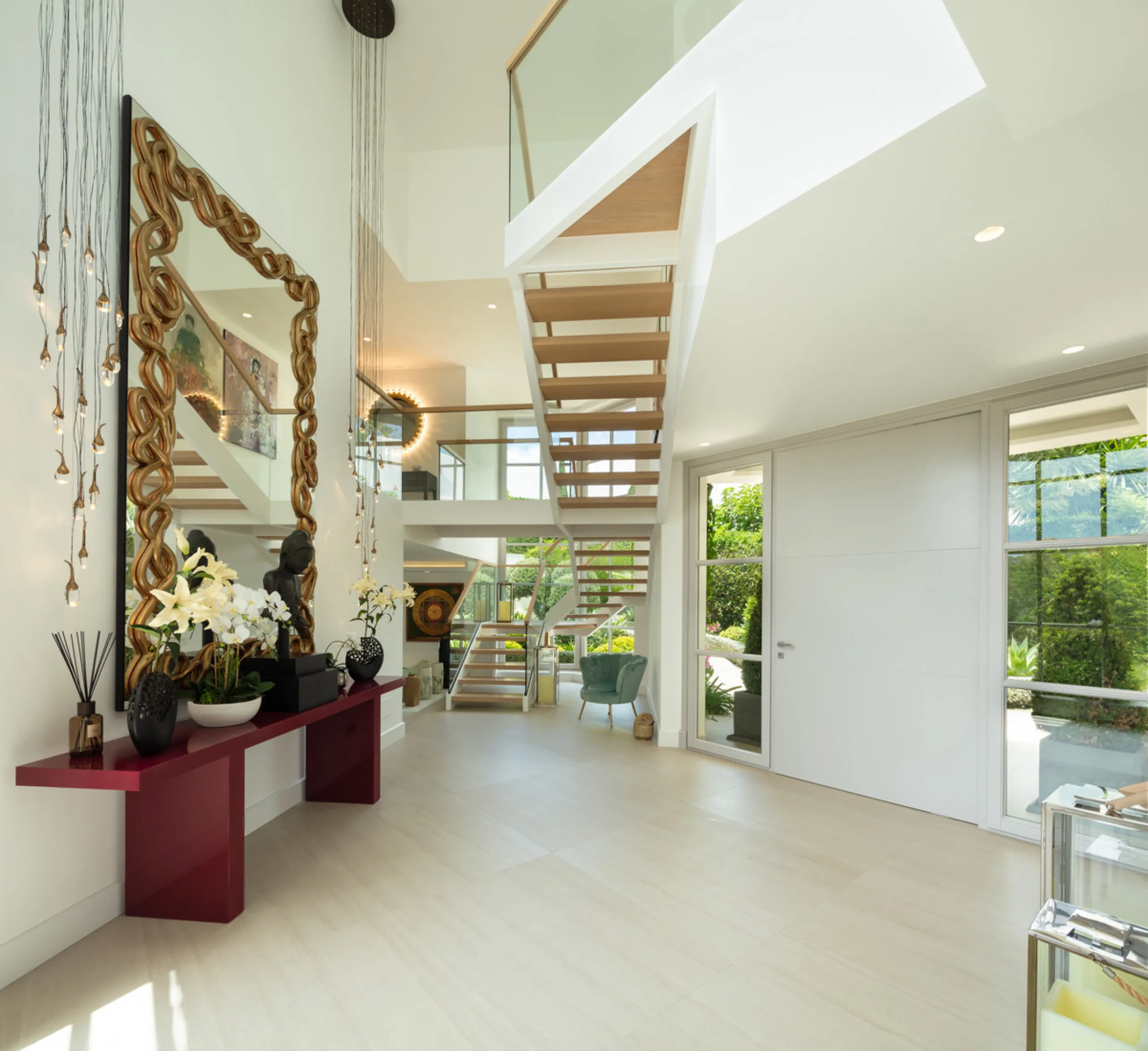 Beautiful villa located in a private oasis in the luxurious Aloha area of Marbella's Golf Valley. This magnificent property sits in a prestigious gated community and boasts an enviable front-line position overlooking Aloha Golf Course. The villa comprises