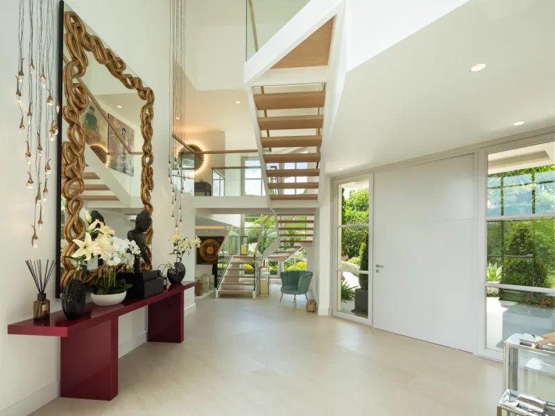 Beautiful villa located in a private oasis in the luxurious Aloha area of Marbella's Golf Valley. This magnificent property sits in a prestigious gated community and boasts an enviable front-line position overlooking Aloha Golf Course. The villa comprises