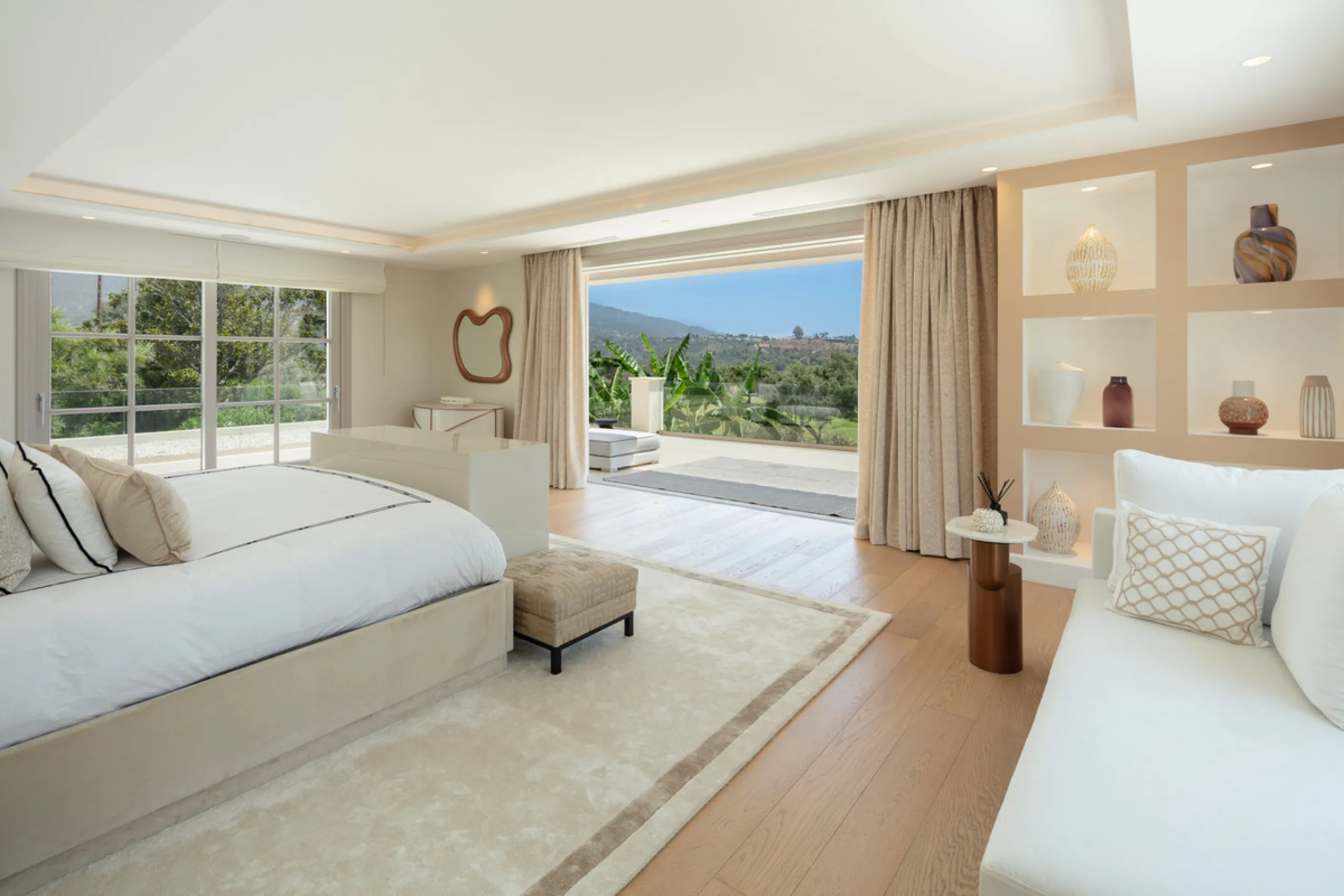 Beautiful villa located in a private oasis in the luxurious Aloha area of Marbella's Golf Valley. This magnificent property sits in a prestigious gated community and boasts an enviable front-line position overlooking Aloha Golf Course. The villa comprises