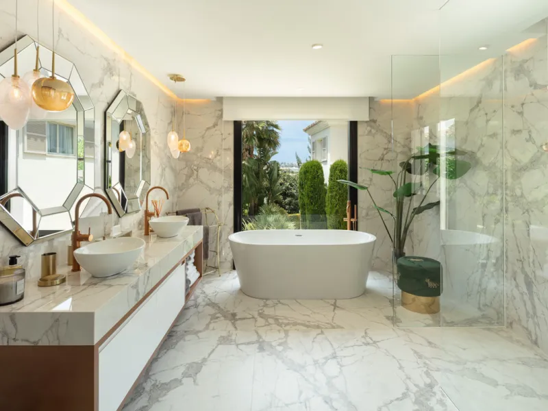 Beautiful villa located in a private oasis in the luxurious Aloha area of Marbella's Golf Valley. This magnificent property sits in a prestigious gated community and boasts an enviable front-line position overlooking Aloha Golf Course. The villa comprises