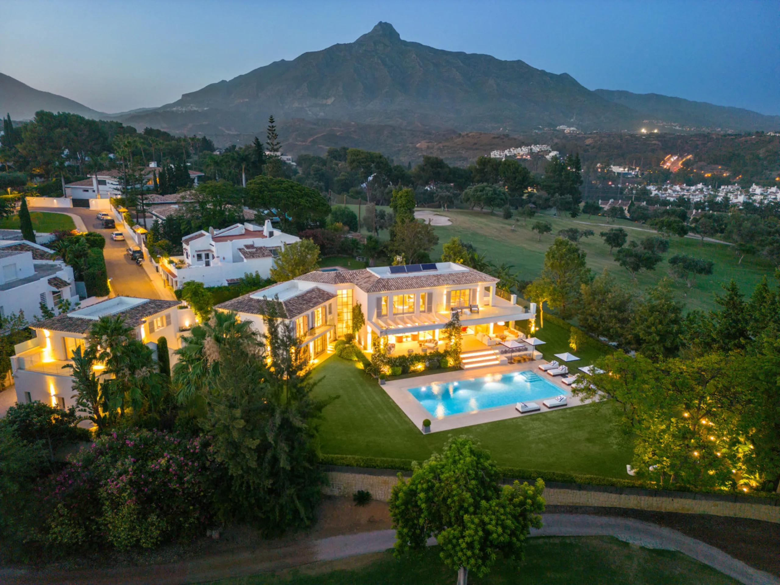 Beautiful villa located in a private oasis in the luxurious Aloha area of Marbella's Golf Valley. This magnificent property sits in a prestigious gated community and boasts an enviable front-line position overlooking Aloha Golf Course. The villa comprises