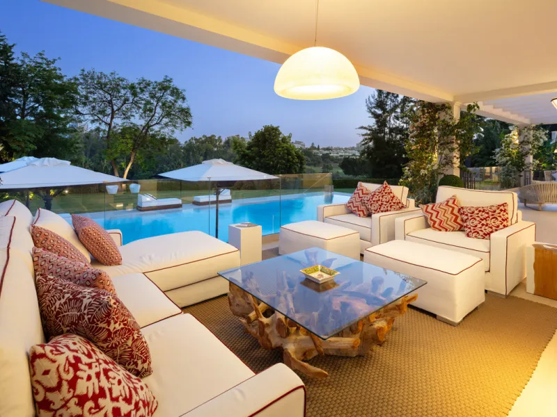 Beautiful villa located in a private oasis in the luxurious Aloha area of Marbella's Golf Valley. This magnificent property sits in a prestigious gated community and boasts an enviable front-line position overlooking Aloha Golf Course. The villa comprises