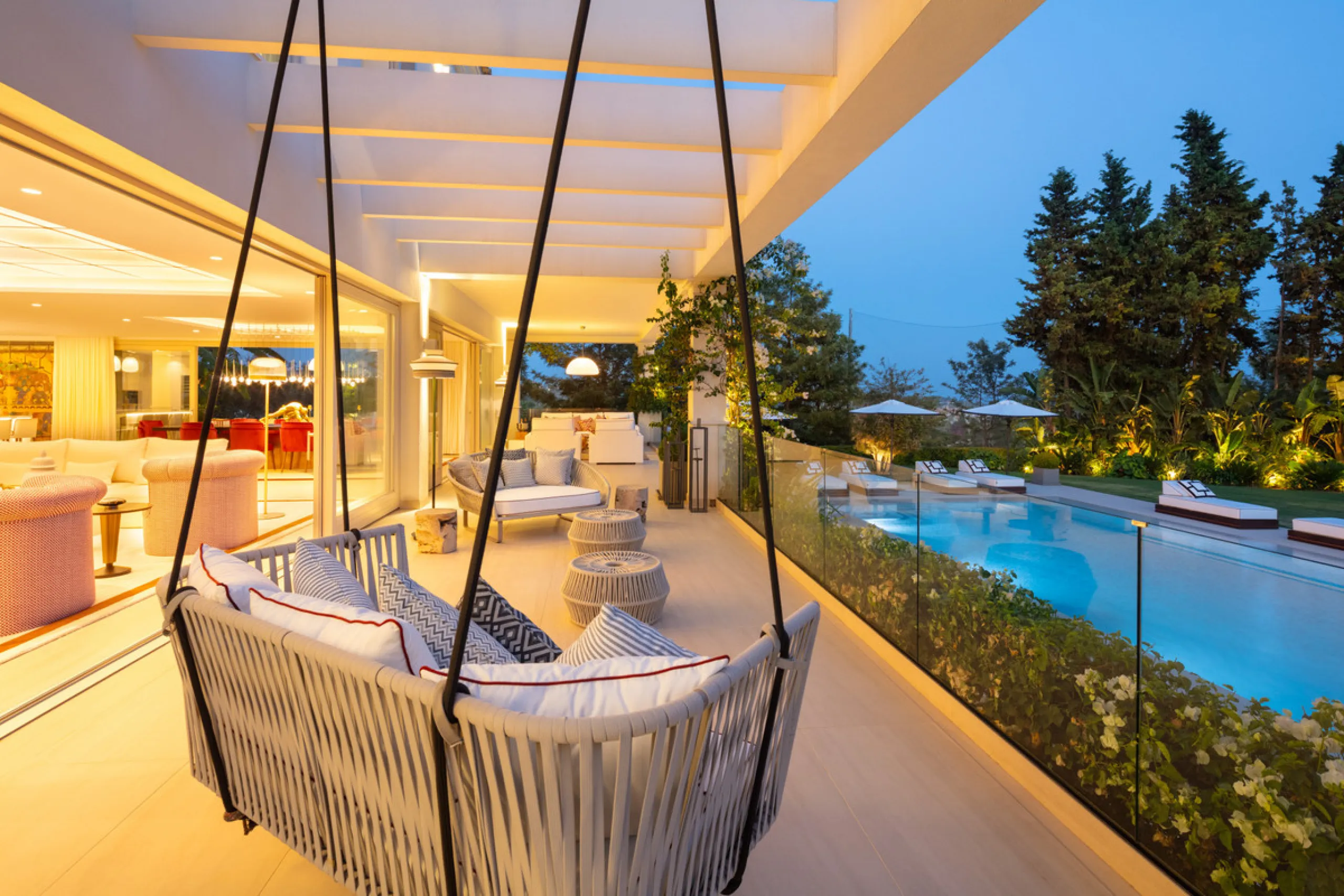 Beautiful villa located in a private oasis in the luxurious Aloha area of Marbella's Golf Valley. This magnificent property sits in a prestigious gated community and boasts an enviable front-line position overlooking Aloha Golf Course. The villa comprises