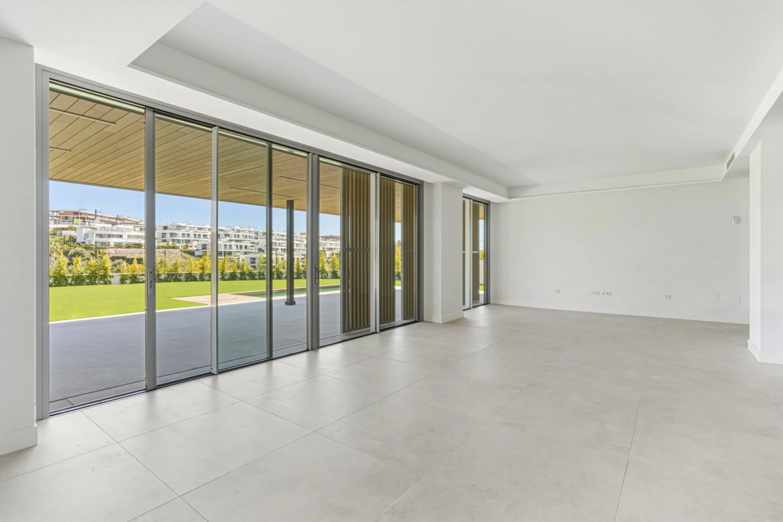 This magnificent ground-floor duplex apartment is located in Santa Clara, Marbella East, perfectly positioned close to the hospital, shops, golf courses, schools, and the beach. The property seamlessly blends indoor and outdoor living, featuring a private