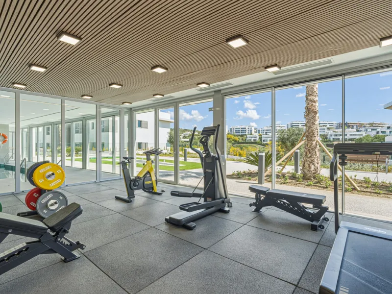 This magnificent ground-floor duplex apartment is located in Santa Clara, Marbella East, perfectly positioned close to the hospital, shops, golf courses, schools, and the beach. The property seamlessly blends indoor and outdoor living, featuring a private