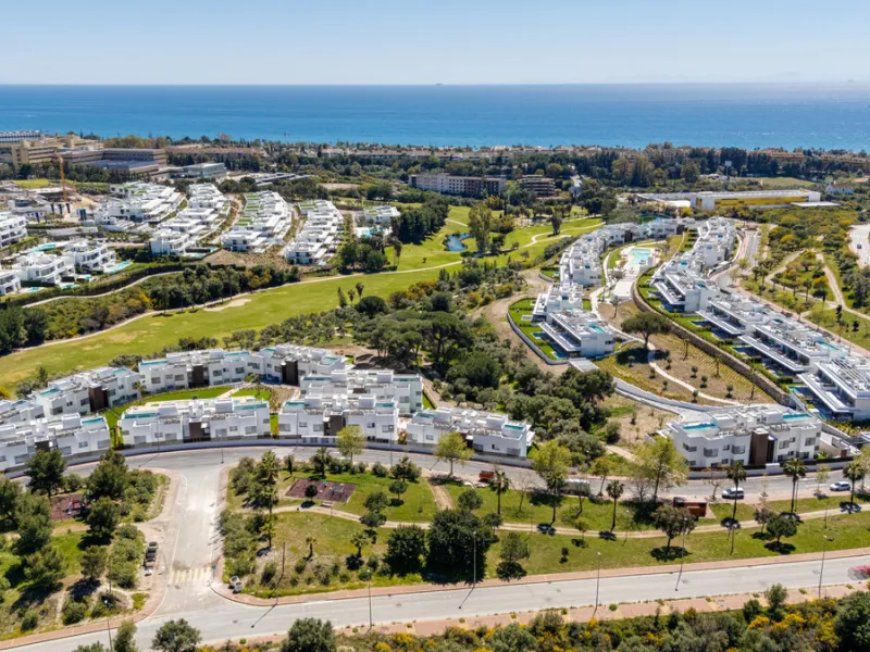 This magnificent ground-floor duplex apartment is located in Santa Clara, Marbella East, perfectly positioned close to the hospital, shops, golf courses, schools, and the beach. The property seamlessly blends indoor and outdoor living, featuring a private