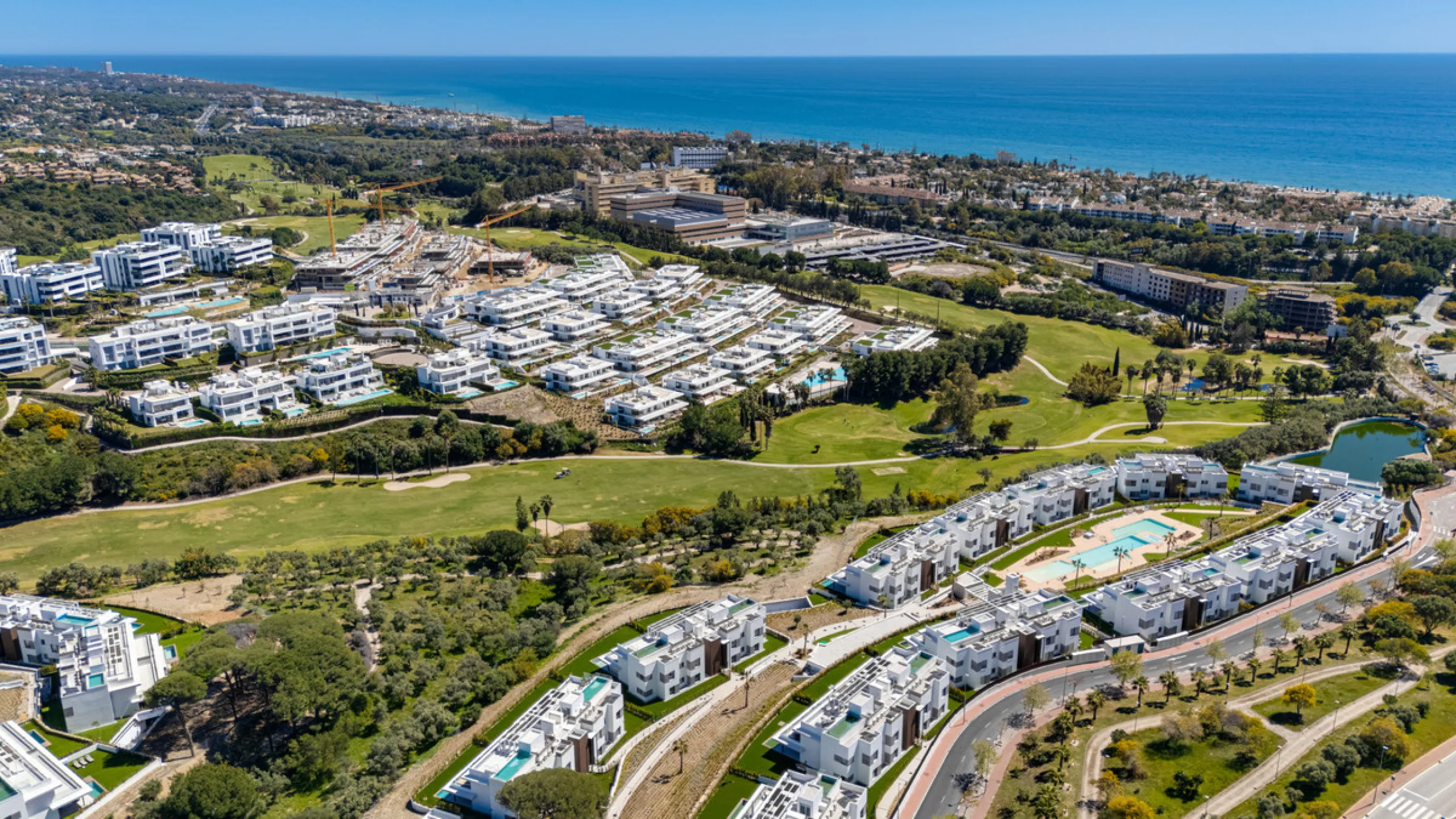 This magnificent ground-floor duplex apartment is located in Santa Clara, Marbella East, perfectly positioned close to the hospital, shops, golf courses, schools, and the beach. The property seamlessly blends indoor and outdoor living, featuring a private