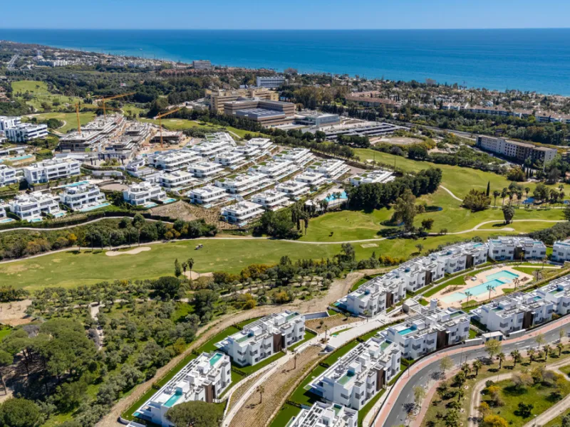 This magnificent ground-floor duplex apartment is located in Santa Clara, Marbella East, perfectly positioned close to the hospital, shops, golf courses, schools, and the beach. The property seamlessly blends indoor and outdoor living, featuring a private