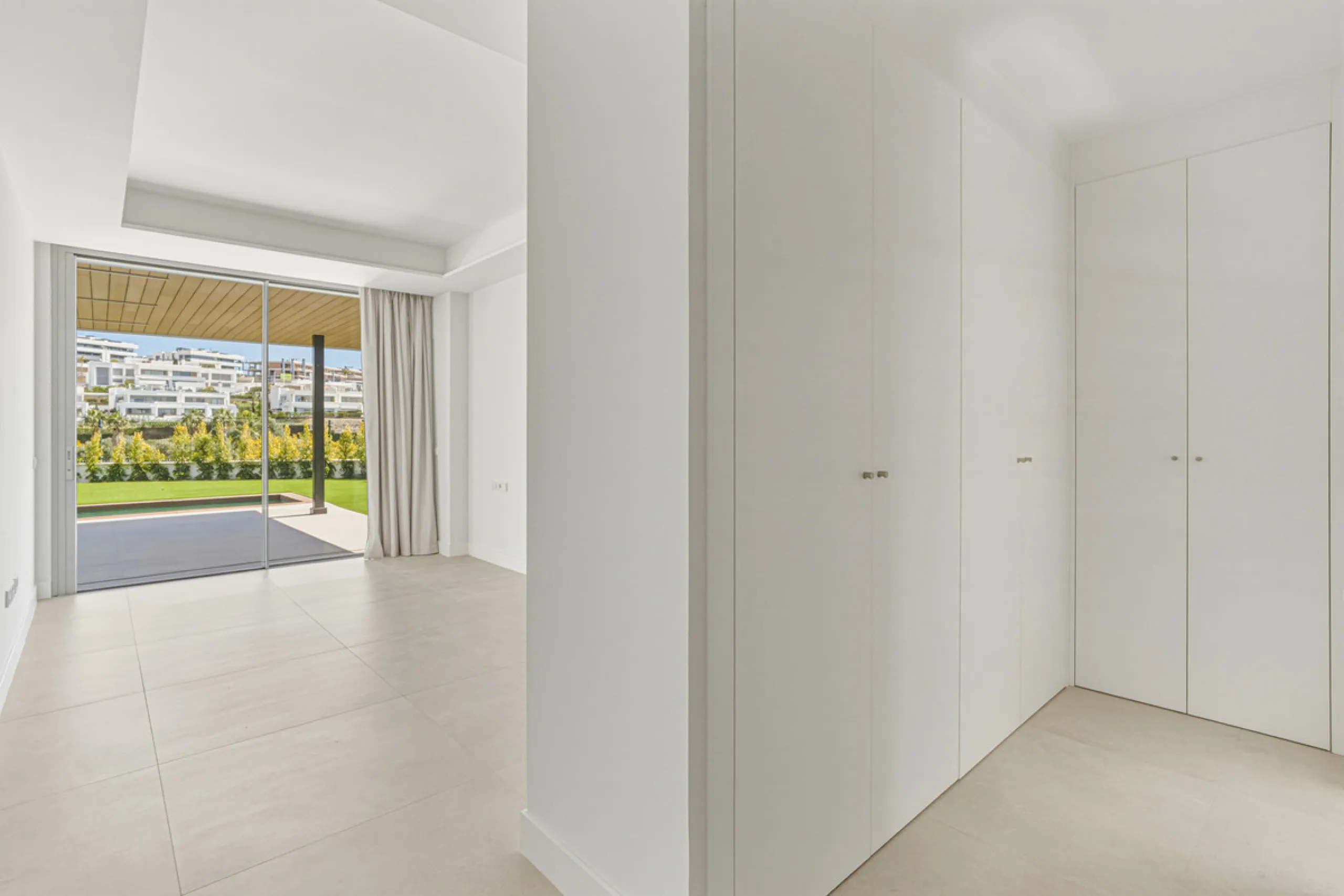 This magnificent ground-floor duplex apartment is located in Santa Clara, Marbella East, perfectly positioned close to the hospital, shops, golf courses, schools, and the beach. The property seamlessly blends indoor and outdoor living, featuring a private