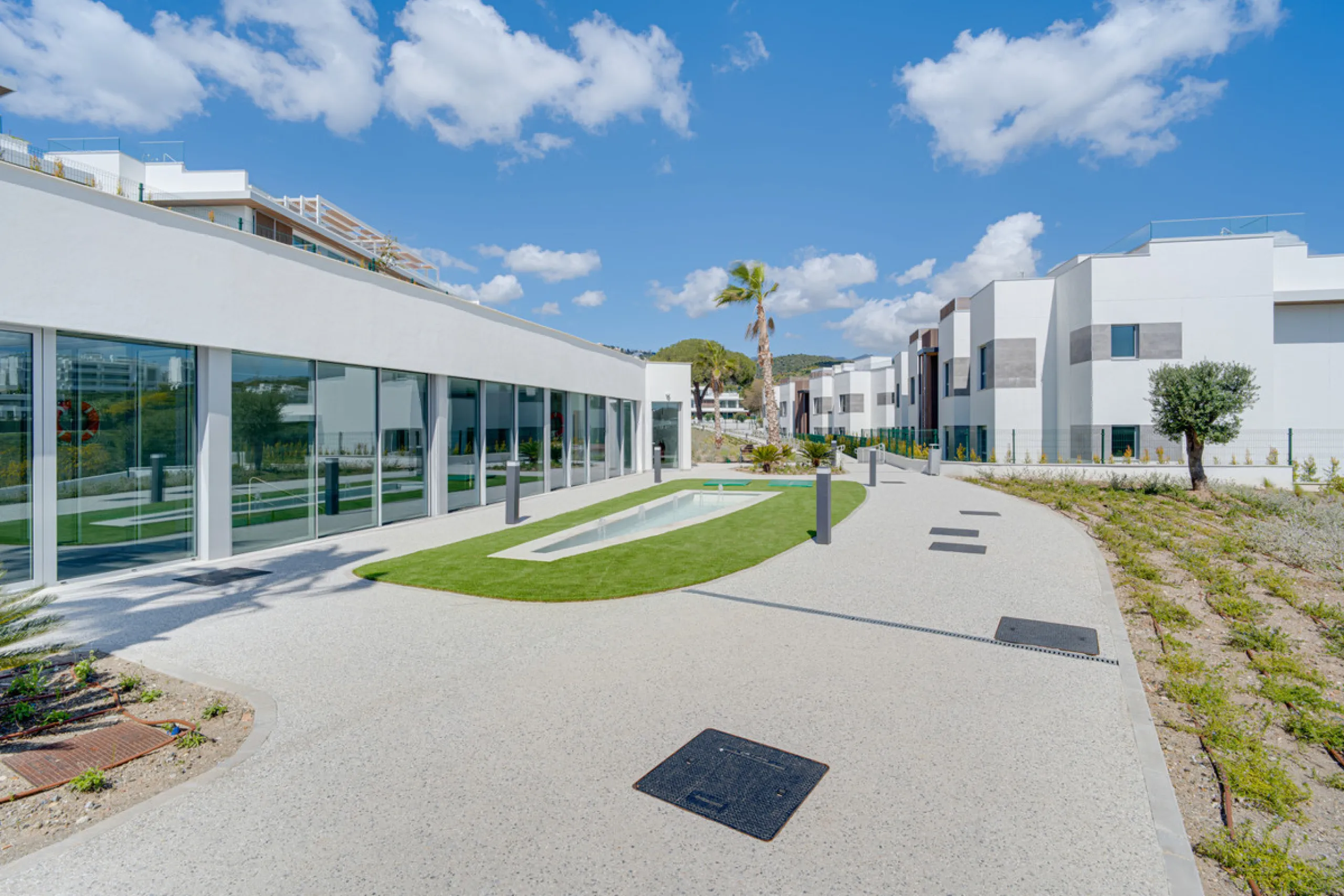 This magnificent ground-floor duplex apartment is located in Santa Clara, Marbella East, perfectly positioned close to the hospital, shops, golf courses, schools, and the beach. The property seamlessly blends indoor and outdoor living, featuring a private