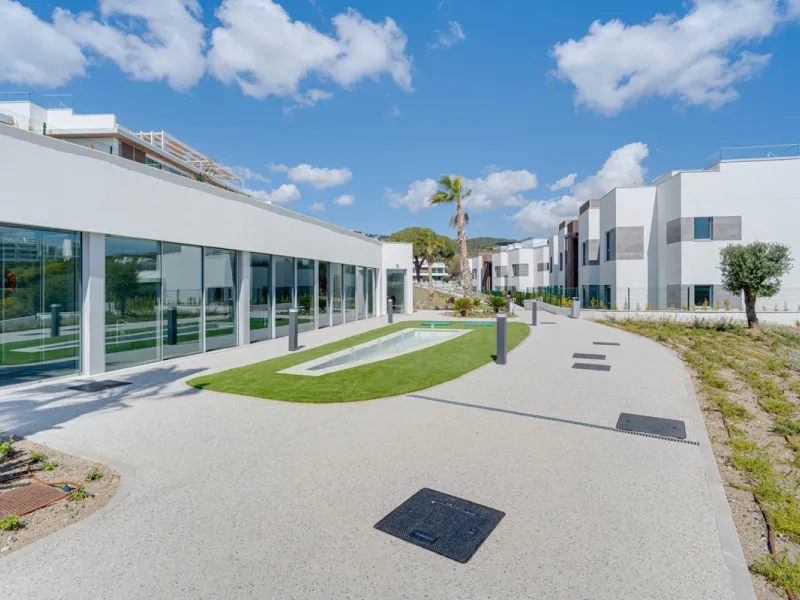 This magnificent ground-floor duplex apartment is located in Santa Clara, Marbella East, perfectly positioned close to the hospital, shops, golf courses, schools, and the beach. The property seamlessly blends indoor and outdoor living, featuring a private