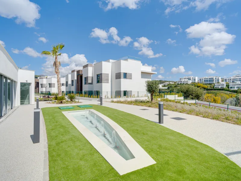 This magnificent ground-floor duplex apartment is located in Santa Clara, Marbella East, perfectly positioned close to the hospital, shops, golf courses, schools, and the beach. The property seamlessly blends indoor and outdoor living, featuring a private