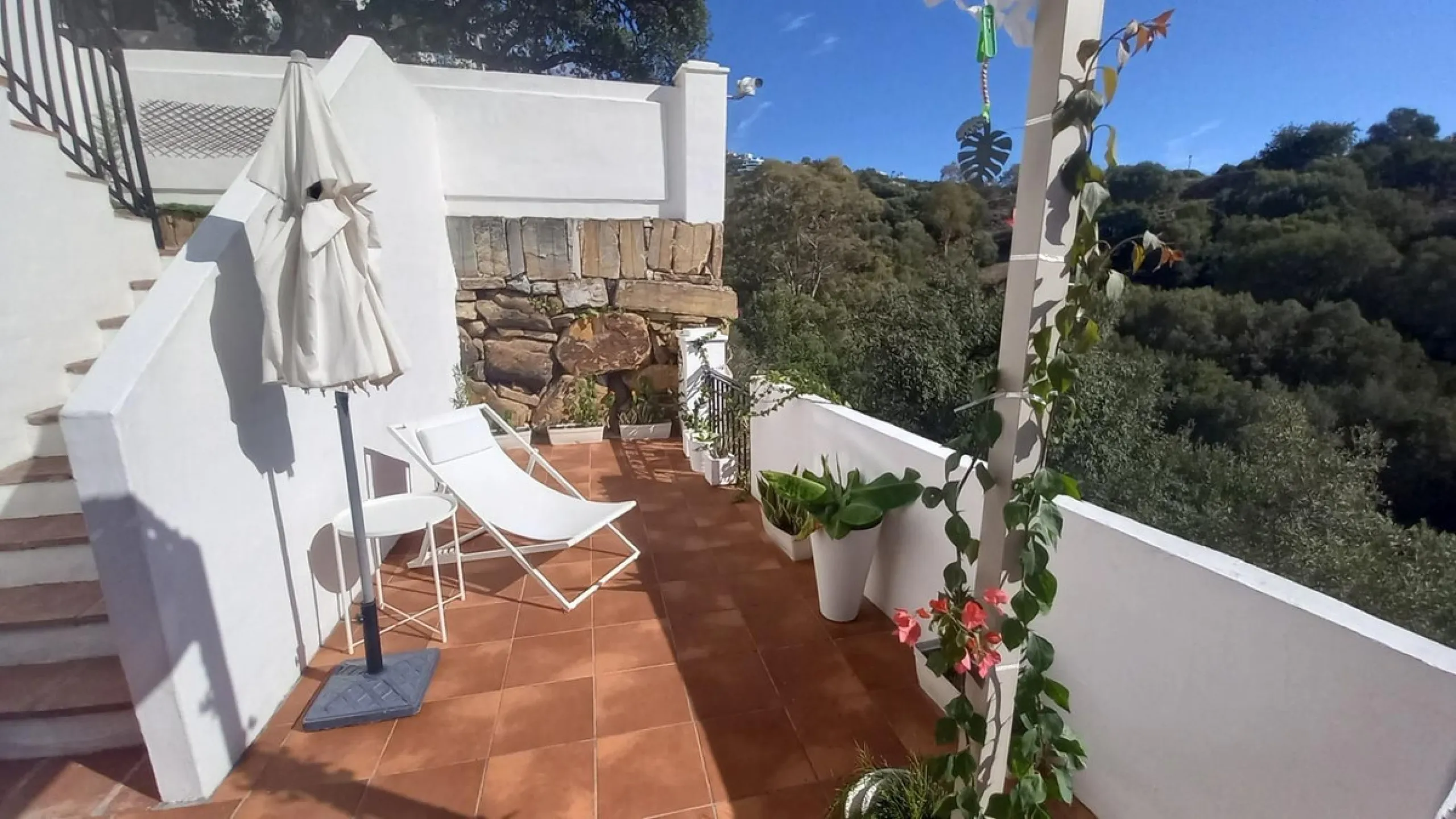 Charming apartment for sale in Altos de los Monteros, Marbella, located in a peaceful residential complex surrounded by nature, offering a privileged setting with beautiful sea and mountain views.