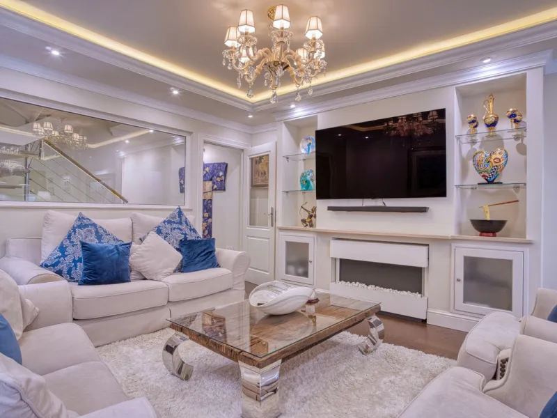 Elegant house in the heart of Marbella, next to the old town and just 1 minute walk from the promenade and the beaches of the city centre.