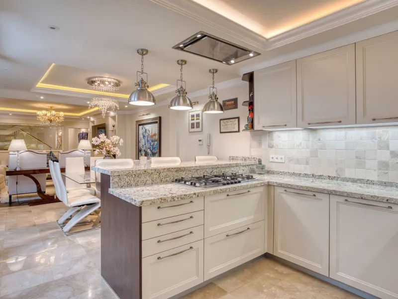 Elegant house in the heart of Marbella, next to the old town and just 1 minute walk from the promenade and the beaches of the city centre.