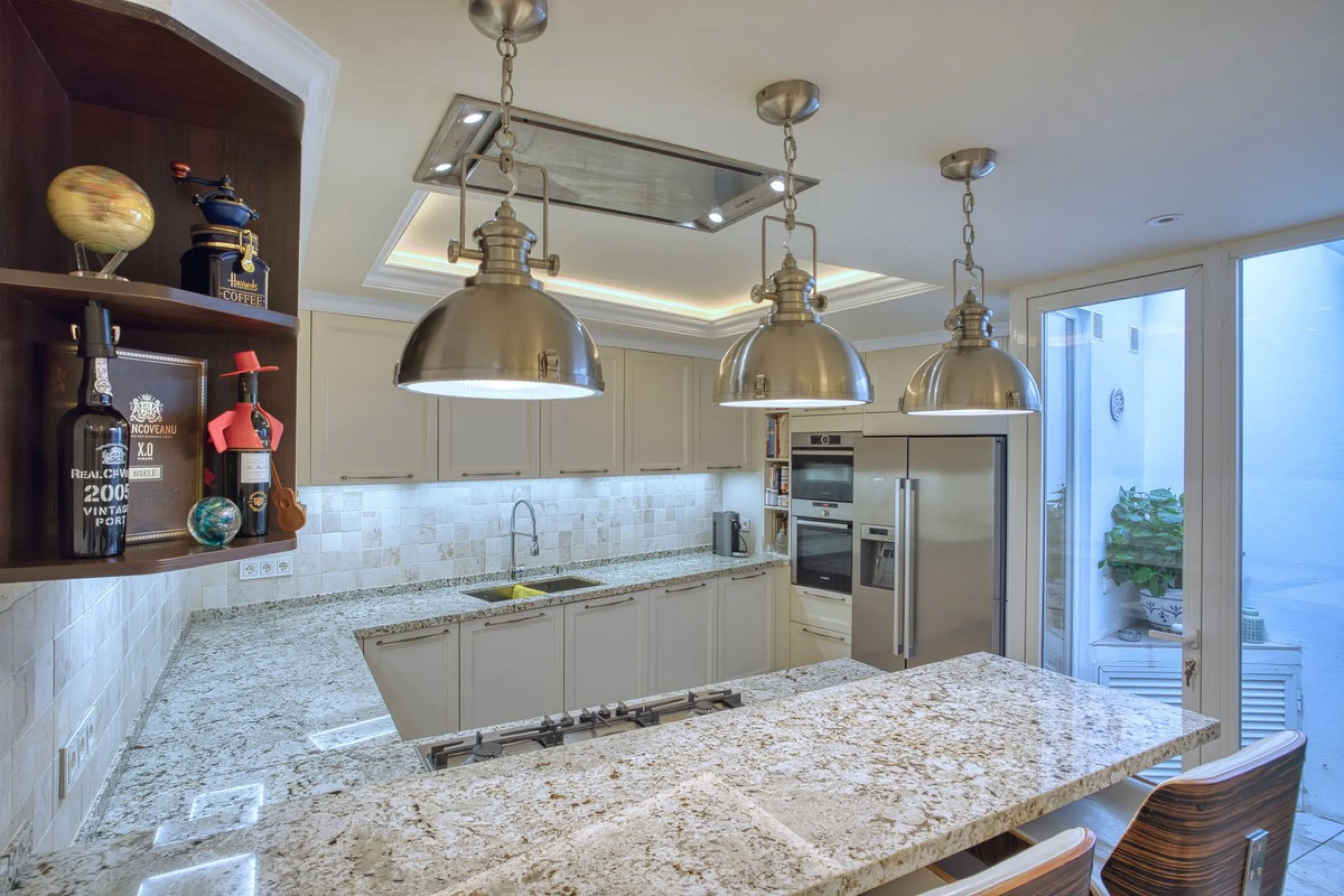 Elegant house in the heart of Marbella, next to the old town and just 1 minute walk from the promenade and the beaches of the city centre.